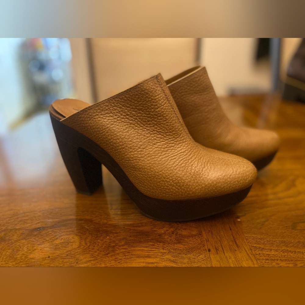 Lucky brand clogs